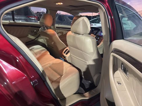 Used 2016 Ford Taurus Limited image 11