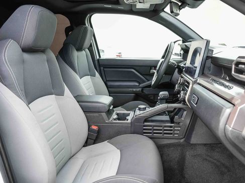 Used 2024 Toyota Tacoma TRD Sport w/ TRD Sport Upgrade Package image 20