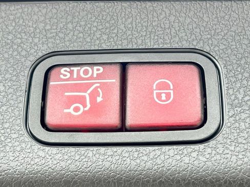 Certified 2025 Mercedes-Benz GLB 250 4MATIC image 30