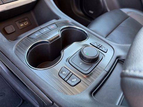 Used 2023 GMC Acadia SLT image 12