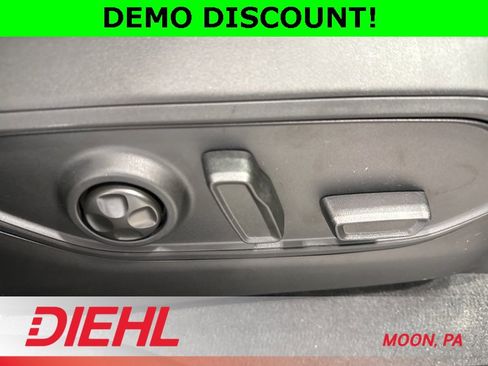 New 2025 Jeep Grand Cherokee Limited w/ Luxury Tech Group II image 15