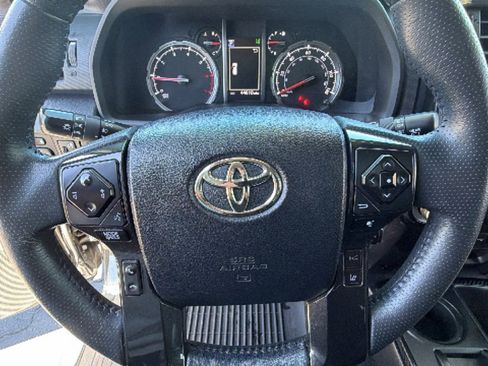 Certified 2022 Toyota 4Runner TRD Off-Road AWD/4WD image 18