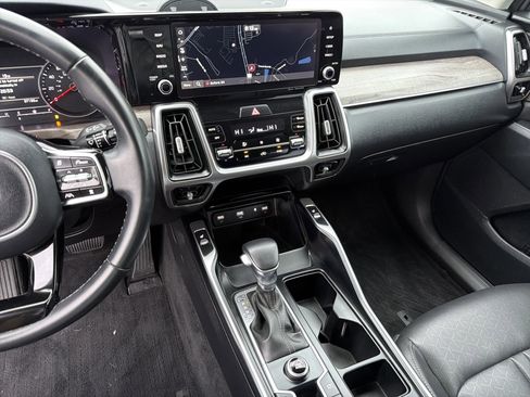 Used 2022 Kia Sorento EX w/ Panoramic Sunroof Package image 29
