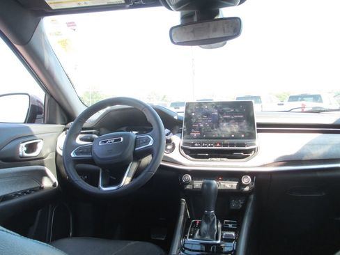 Used 2023 Jeep Compass Latitude AWD/4WD image 23