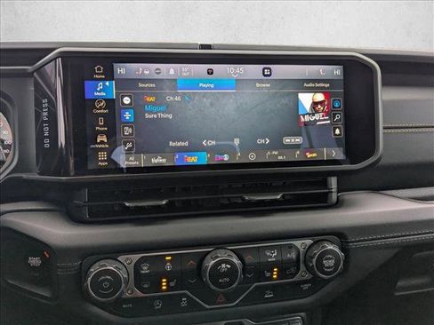 Certified 2025 Jeep Gladiator Sport image 12