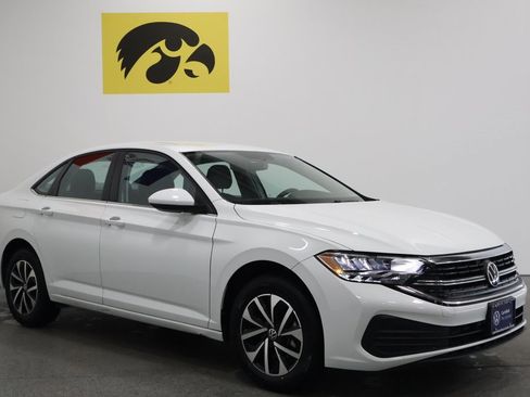 Used 2023 Volkswagen Jetta S image 6