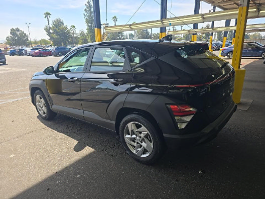 Used 2025 Hyundai Kona SE FWD image 2