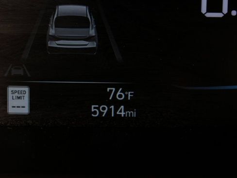 Certified 2025 Hyundai Elantra Sport image 25