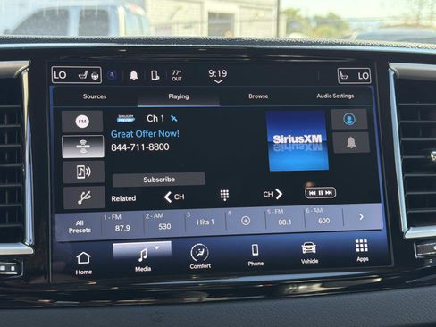 Used 2023 Chrysler Pacifica Touring-L image 13