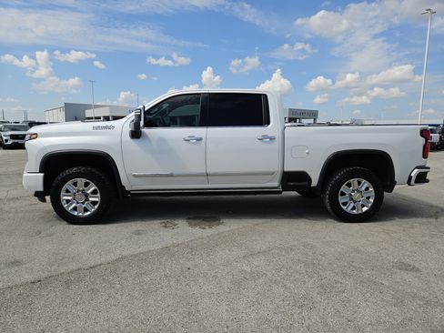 Used 2024 Chevrolet Silverado 3500 High Country w/ High Country Premium Package AWD/4WD image 4