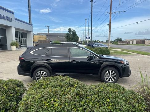 Certified 2025 Subaru Outback Premium AWD/4WD image 8