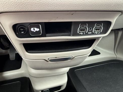 Used 2022 Chrysler Voyager LX FWD image 20