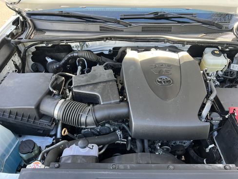 Used 2021 Toyota Tacoma TRD Off-Road image 32