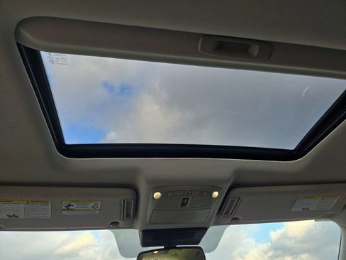 Used 2021 Nissan Armada SL w/ Captain's Chairs Package image 3