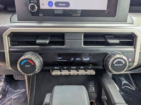 Used 2025 Toyota Tacoma SR5 AWD/4WD image 16