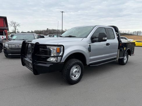 Used 2022 Ford F250 XL w/ Power Equipment Group image 2