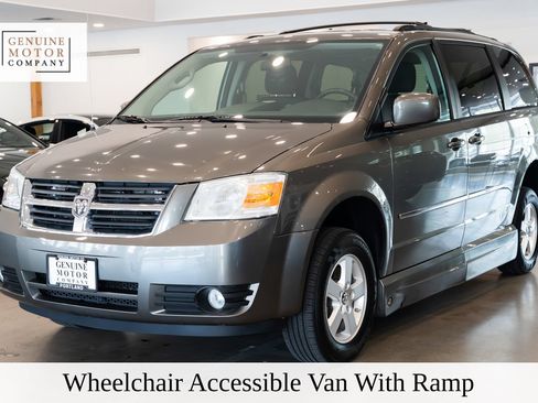 Used 2010 Dodge Grand Caravan SXT FWD image 1