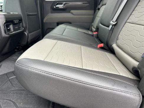 Used 2024 Chevrolet Silverado 2500 ZR2 w/ Technology Package image 21