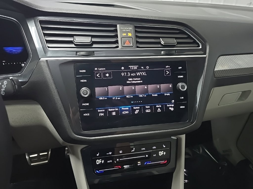 Used 2023 Volkswagen Tiguan SE R-Line AWD/4WD image 25