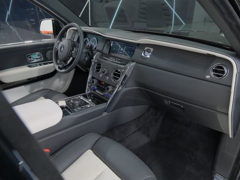 Used 2023 Rolls-Royce Cullinan image 44