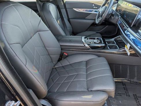 Used 2025 BMW i7 eDrive50 w/ M Sport Package RWD image 25
