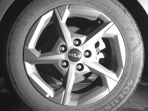 Used 2025 Kia K4 FWD image 14