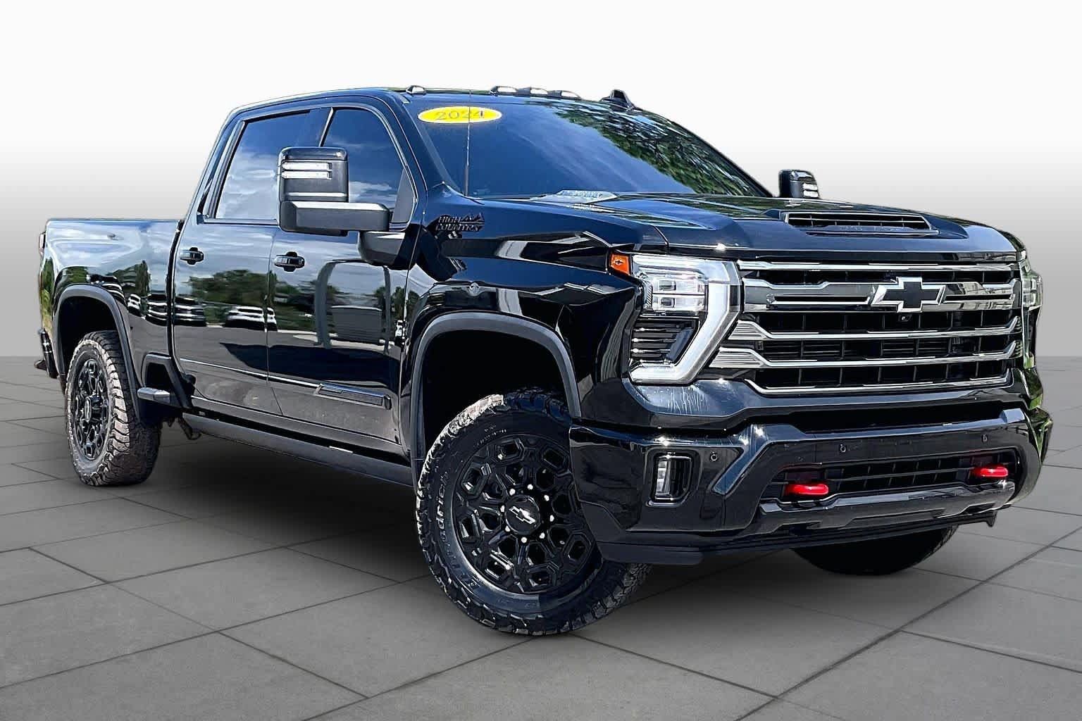 Used 2024 Chevrolet Silverado 2500 High Country w/ High Country Premium Package AWD/4WD image 3