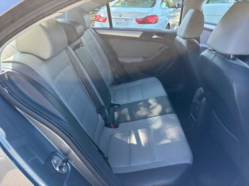 Used 2013 Volkswagen Jetta Hybrid Sedan FWD image 15
