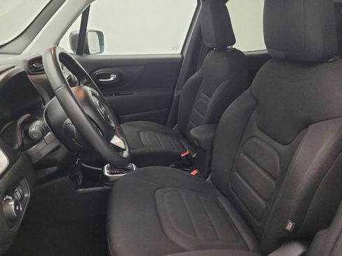 Used 2021 Jeep Renegade Latitude FWD image 17