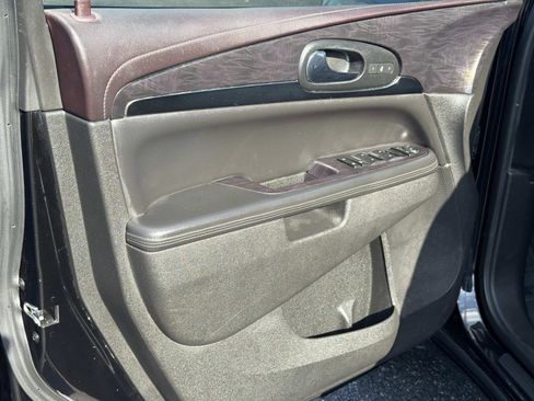 Used 2017 Buick Enclave Leather FWD image 17