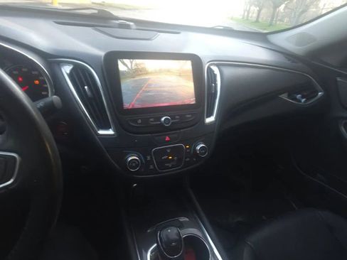 Used 2016 Chevrolet Malibu LT w/ Leather Package FWD image 8