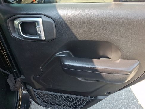 Used 2019 Jeep Wrangler Unlimited Sport S AWD/4WD image 14