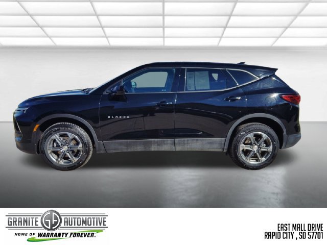 Used 2025 Chevrolet Blazer LT AWD/4WD image 2