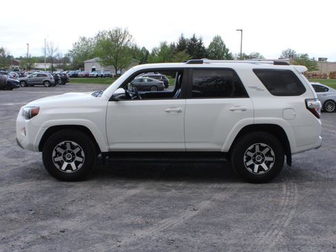 Used 2017 Toyota 4Runner TRD Off-Road Premium AWD/4WD image 4