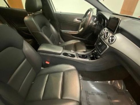 Used 2017 Mercedes-Benz GLA 250 4MATIC w/ Premium Package image 17