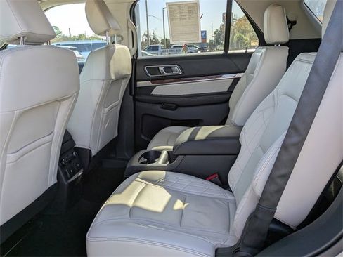 Used 2018 Ford Explorer Platinum image 14