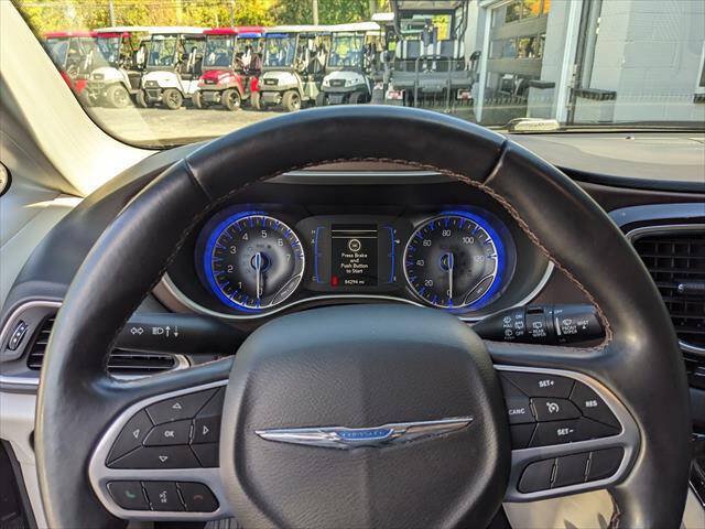 Used 2018 Chrysler Pacifica Touring-L FWD image 8