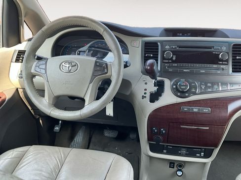 Used 2011 Toyota Sienna XLE w/ Entertainment Pkg AWD/4WD image 10