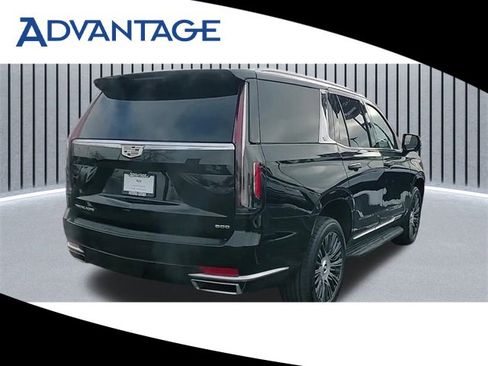 Used 2022 Cadillac Escalade Premium Luxury image 3