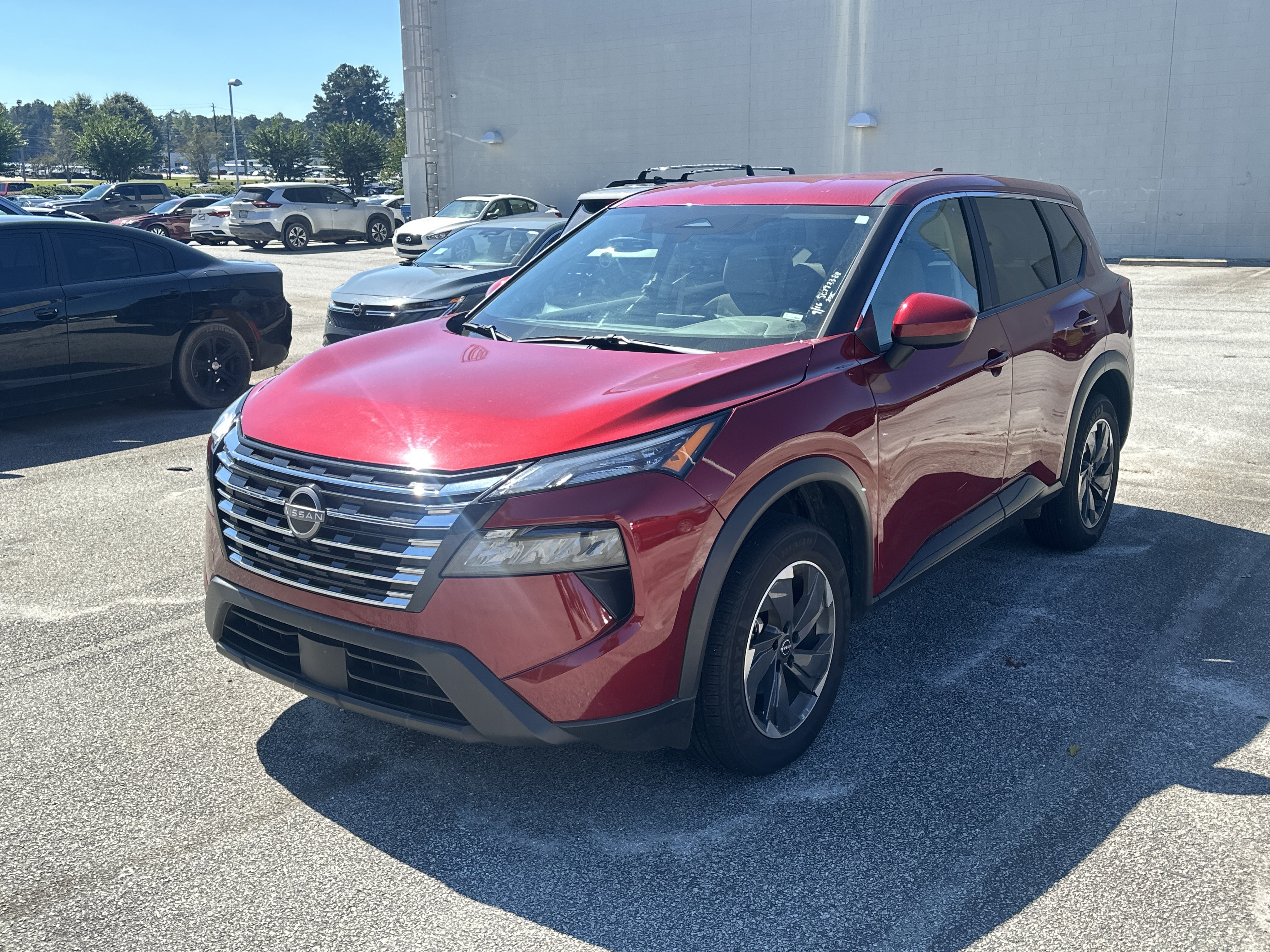 Used 2025 Nissan Rogue SV FWD image 1