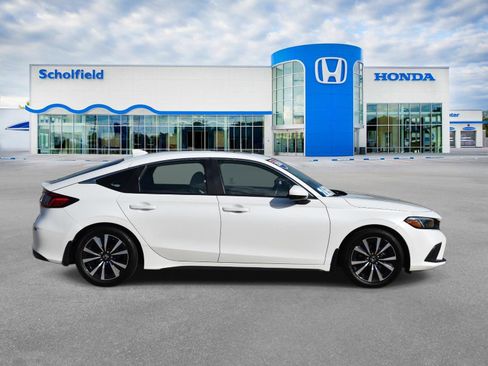 Used 2024 Honda Civic EX-L image 2