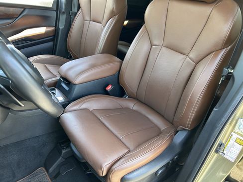 Used 2023 Subaru Ascent Touring AWD/4WD image 18