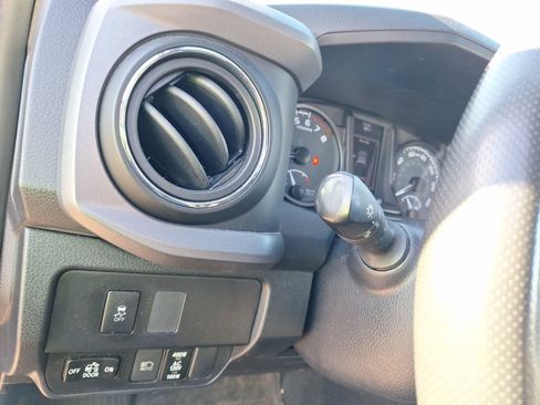 Used 2020 Toyota Tacoma TRD Sport image 19