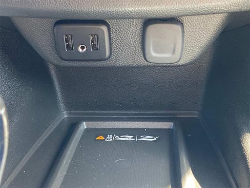 Used 2022 Chevrolet Traverse LT image 33