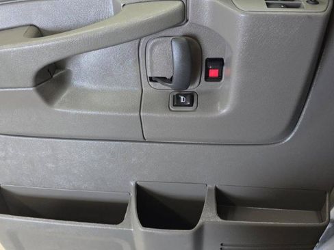 Used 2015 Chevrolet Express 2500 RWD image 9