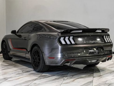 Used 2017 Ford Mustang Coupe RWD image 12