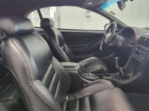 Used 1998 Ford Mustang GT RWD image 14