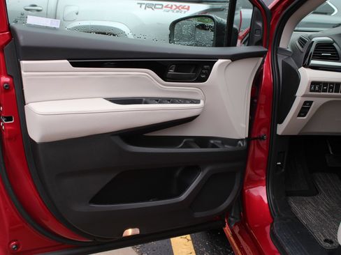 New 2026 Honda Odyssey Touring image 14