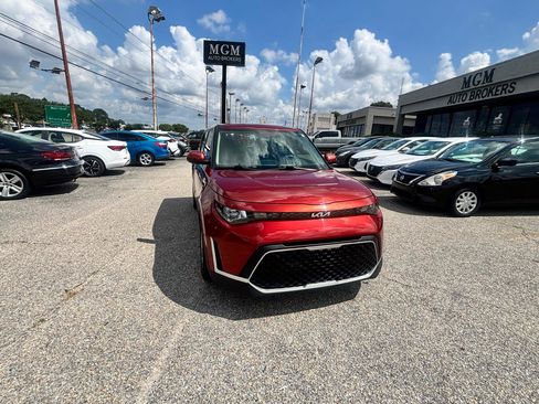 Used 2023 Kia Soul S FWD image 2