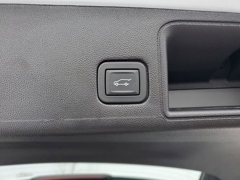 Used 2024 GMC Terrain SLT w/ LPO, Floor Liner Package image 30